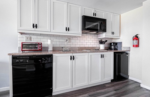 Vernon Condo | Cozy 1-bedroom condo-Ski in/out/Waterpark/King Bed/WIFI/Parking