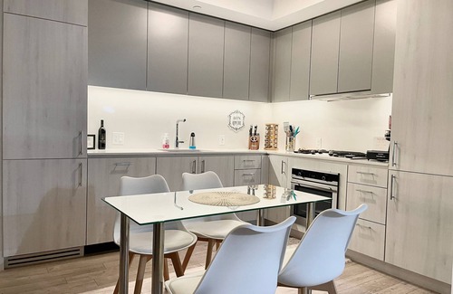 Buckman Neighborhood Apartment | Cozy 1-bedroom with AC, WiFi in lovely Portland