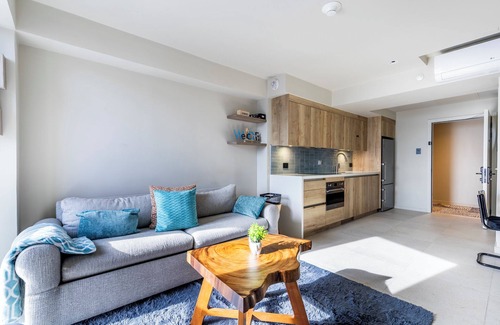 Kingston Apartment | Cozy 1-bedroom with WiFi, fitness room and pool in charming Kingston