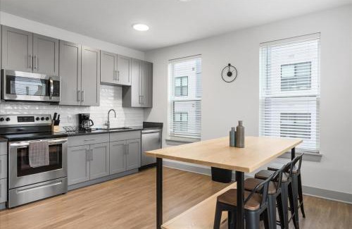 East Walnut HIlls Apartment | Cozy 10BR 10BA combined Apartment Near Downtown Cincinnati