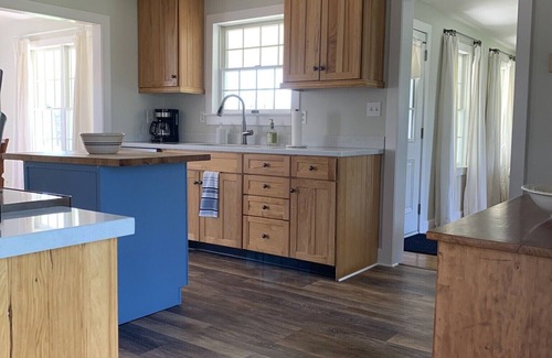 Madison Other | Cozy 1814 farmhouse minutes to wineries, parks, golf and Lake Erie.