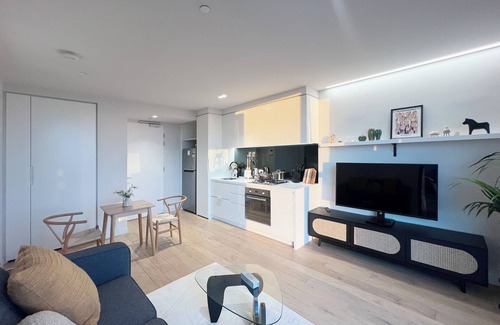Carlton South Apartment | Cozy 1B1B APT with stunning view