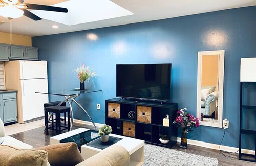 Hawthorne Apartment | Cozy 1BD Apt @Magic Garden in Center City