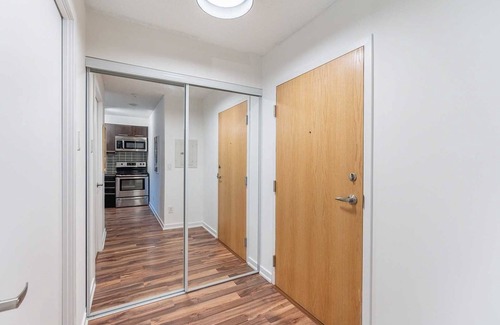 Beaconsfield Village Apartment | Cozy 1bed condo in Toronto downtown