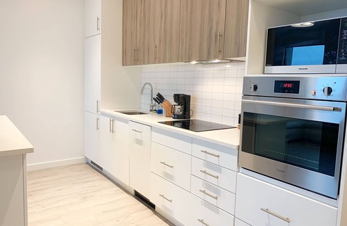 Waterloo Condo | Cozy 1BR Condo w/In-Suite Laundry, Gym, Free Parking and Full Kitchen