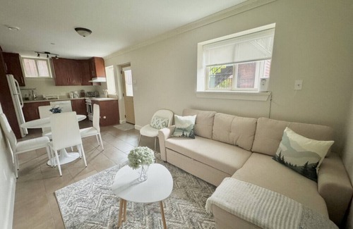 East Side House | Cozy 1BR Near Skytrain - Explore Vancouver Easily