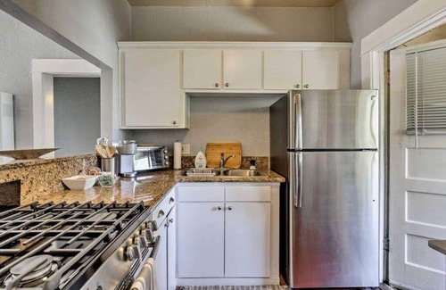 Bankers Hill Apartment | Cozy 2/1 Apt W/Balcony | San Diego