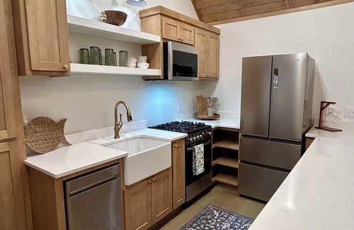 Ossipee Cabin | Cozy 2 bed/2 bath lakeside retreat w/3 season porch & firepit. Close to Nisswa