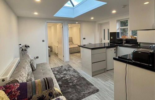 Lacey Green House | Cozy 2 Bed Property in High Wycombe Tn