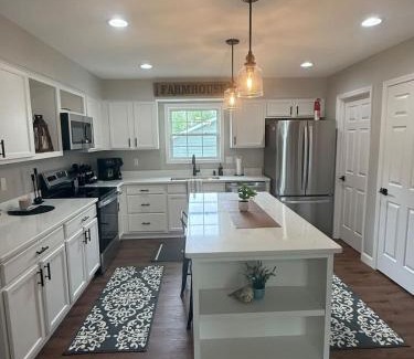 Hendersonville House | Cozy 2 bedroom 2 bath getaway Villa