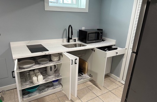 Union City Apartment | Cozy 2-bedroom apartment in welcoming West New York with WiFi, AC
