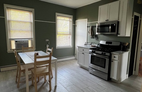 Wanskuck Apartment | Cozy 2-bedroom apartment Providence with WiFi, AC