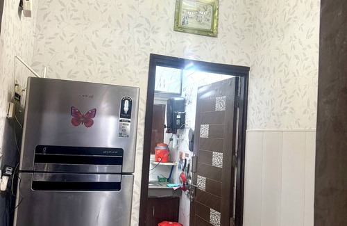 Vaishali Apartment | Cozy 2-bedroom apartment with AC, WiFi in charming Ghaziabad