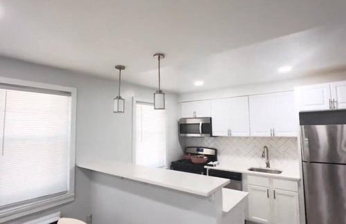 Lake Walker Apartment | Cozy 2-bedroom apartment in fantastic Baltimore with AC, WiFi