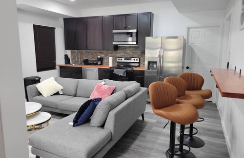 Elizabeth Apartment | Cozy 2-bedroom apartment in awesome Elizabeth with WiFi, AC