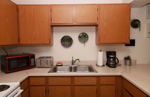 St. Cloud Apartment | Cozy 2-bedroom Apartment Near SCSU with WiFi, Parking and Pet Friendly