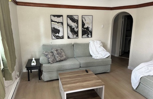 Burley Apartment | Cozy 2-bedroom apartment in welcoming Burley with AC