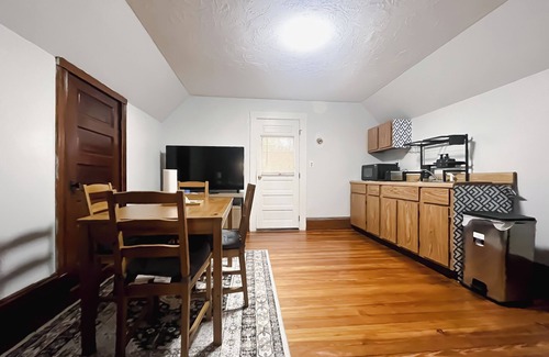 West Roxbury Apartment | Cozy 2-bedroom apartment in charming Dedham - Legacy Mall with WiFi