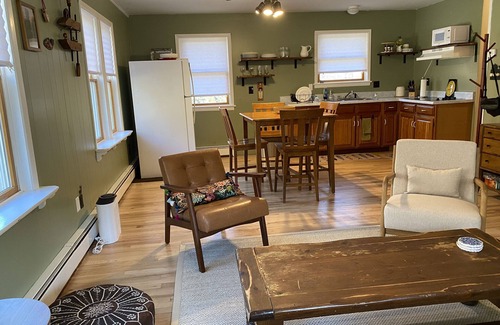 Shinhopple Apartment | Cozy 2-bedroom apartment with Private River Access