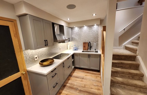 Whitchurch-Stouffville Apartment | Cozy 2 bedroom basement with pool, jacuzzi, gym & sauna. Come see the chickens