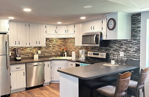 Luverne House | Cozy 2-bedroom bungalow in delightful Luverne with WiFi, AC