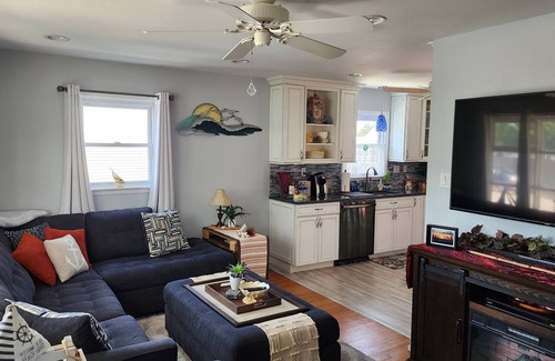 North Cape May Cottage | Cozy 2 Bedroom Cottage Close to Bay Beach