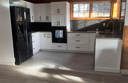 Chelmsford House | COZY 2 bedroom basement apartment