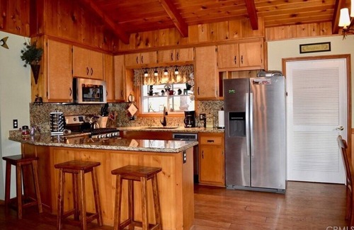 Peter Pan Cabin | Cozy 2-bedroom cabin in lovely Big Bear