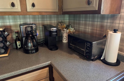 Weikert Cabin | Cozy 2-bedroom cabin in tranquil Millmont with AC, free WiFi, fire pit, hammock