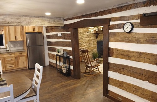 New Park Cabin | Cozy 2-bedroom cabin in charming Fawn Grove with AC, WIFI & walking trail.