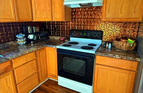 Minden Cabin | Cozy 2-bedroom cabin with WiFi, AC in tranquil Doyline