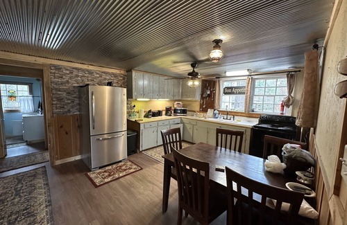 Kokomo Cabin | Cozy 2-bedroom cabin with AC and WiFi on the Pearl River in Angie. LA