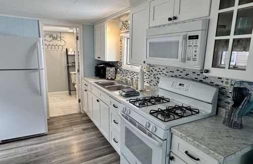 Ashville Cottage | Cozy 2 Bedroom Canal Front Cottage With Private Dock