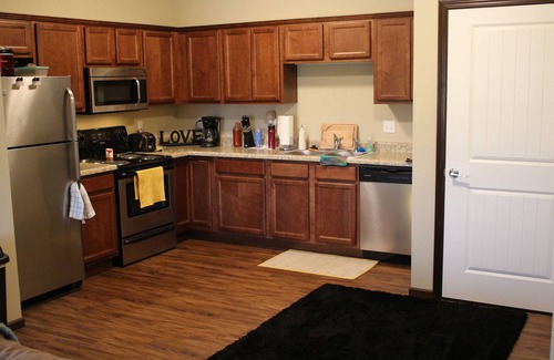 Waterloo Condo | Cozy 2-bedroom condo in Waterloo south side with AC, WiFi & cable TV