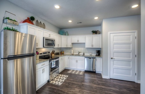 Midtown Crossing Condo | Cozy 2-Bedroom Condo in Vibrant Urban Omaha with Convenient Designated Parking