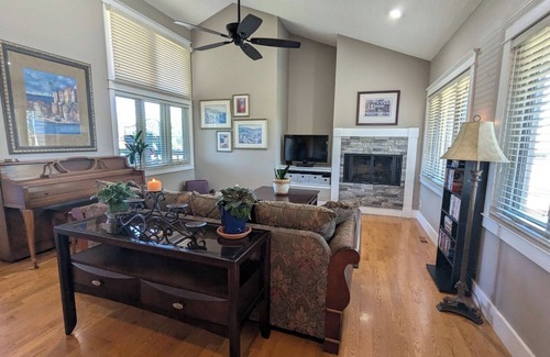 Littleton Condo | Cozy 2-bedroom condo with WiFi, AC in welcoming Centennial