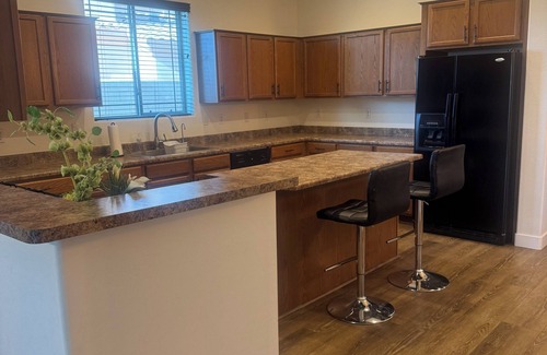 East Mesa Condo | Cozy 2-bedroom condo with fitness room, community pool, and hot tub- Mesa