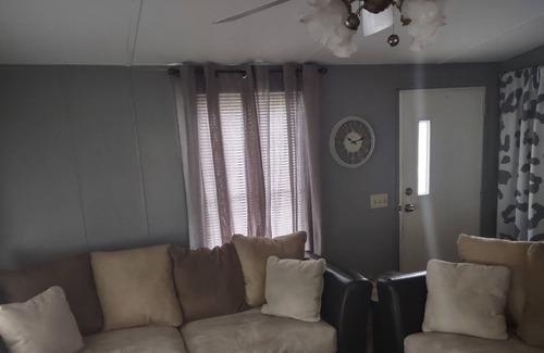 Dellslow House | Cozy 2 Bedroom home. Great Morgantown location off I-68