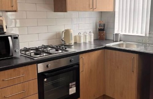 Harehills House | Cozy 2 Bedroom House, sleeps 6