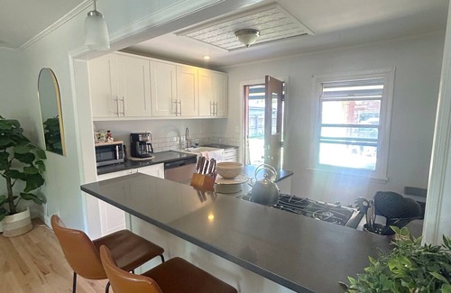 Aurora House | Cozy 2-bedroom house near Central Park CO