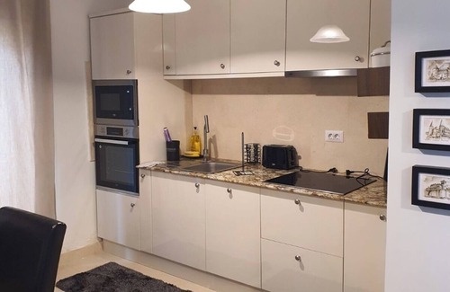 Pantelimon House | Cozy 2-bedroom house in enjoyable Pantelimon with WiFi, AC