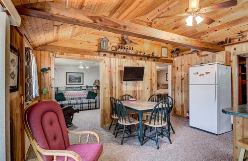 Holcombe Cottage | Cozy 2-Bedroom Lake Holcombe Cottage