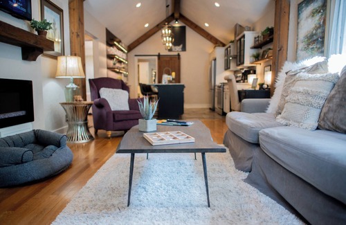 Rountree House | Cozy 2-bedroom pet friendly bungalow in the heart of Springfield