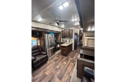 Leander House | Cozy 2 bedroom RV with pool