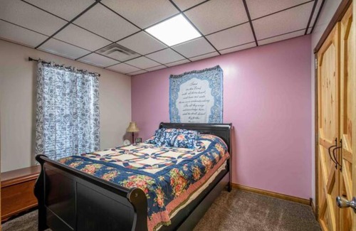 Wallingford House | Cozy 2-bedroom suite with an updated kitchen.