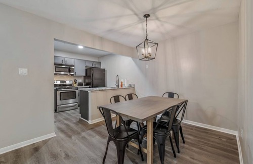 Southwood Valley Apartment | Cozy 2-bedroom apartment with WiFi, AC in central College Station