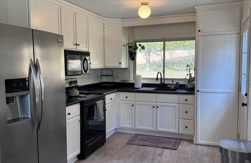 Kedron House | Cozy 2-bedroom vacation home, 15-minute drive to Spring Hill