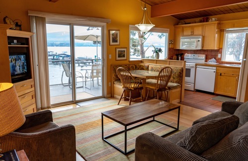 Central Okanagan Villa | Cozy 2 Bedroom Villa at Casa Loma Lakeshort Resort