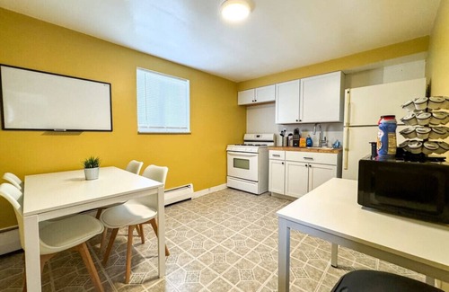 Mount Oliver Apartment | Cozy 2 Bedroom w/5 Beds + Sofa Bed & WIFI!