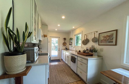 Hailey House | Cozy 2 br/2ba bungalow with beautiful garden close to Sun Valley!